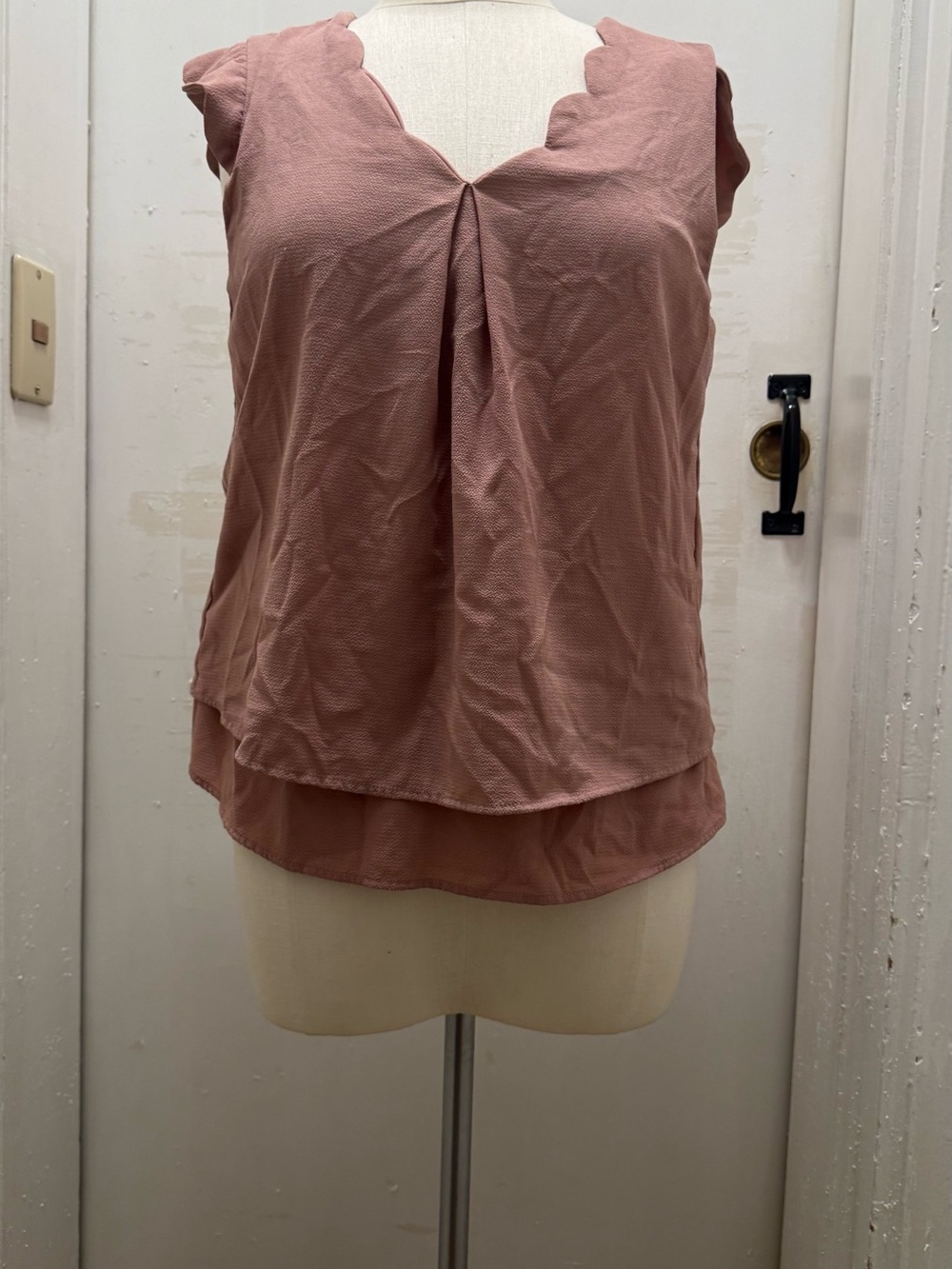 Monteau Scalloped V-Neck Sleeveless Blouse - Rose